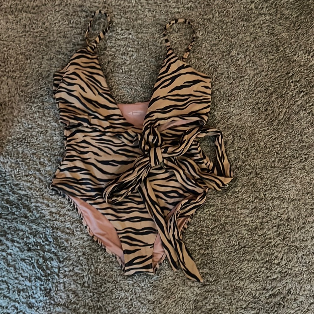 Aerie Size Large full coverage swimsuit